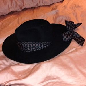 Zara black hat with bow